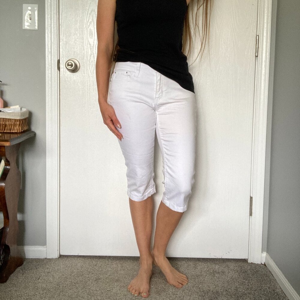 Natural Reflections white skinny bermuda/capri shorts